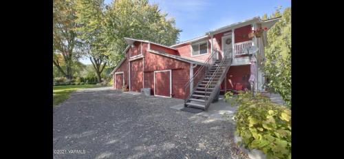 Gleed Apartment | The Loft on Old Naches