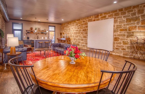 Mason Apartment | The Loft On The Square