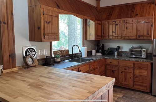 Live Oak Cottage | The Loft – Secluded Cabin for Two with Fire Pit