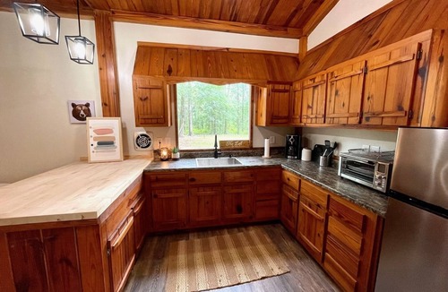 Live Oak Cottage | The Loft – Secluded Cabin for Two with Fire Pit