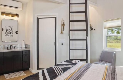 Temple Other | The Loft Silo - Unique Farm Stay with Loft