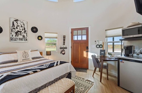 Temple Other | The Loft Silo - Unique Farm Stay with Loft