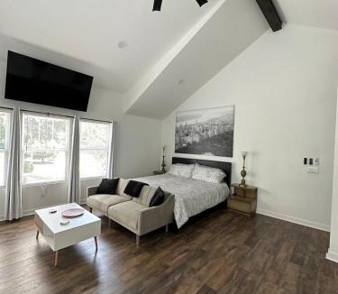 Kennesaw House | The Loft