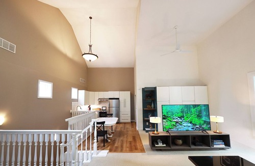 Columbus House | The Loft - Where Tranquility Meets Comfort