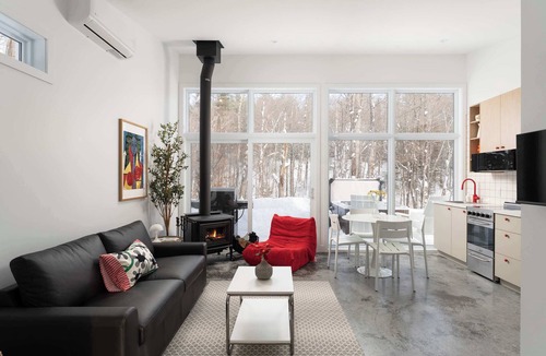 Sainte-Beatrix Ski Chalet | The Lofti – Cozy, Intimate Cabin with Spa
