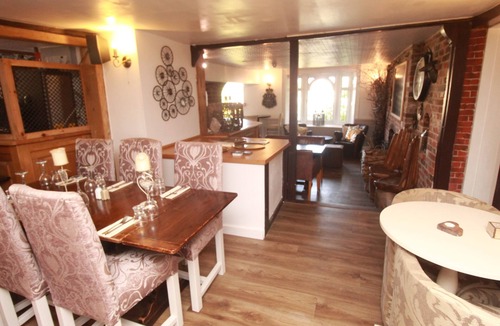 Rye Foreign Apartment | The Log Cabin 2 - Courtyard View