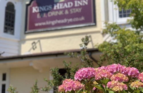 Rye Foreign Apartment | The Log Cabin 2 - Courtyard View