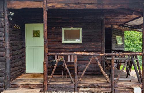 Honiton House | The Log Cabin
