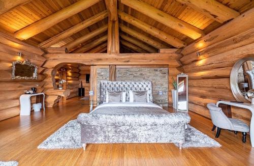 Bathgate Ski Chalet | The Log Cabins at The Vu