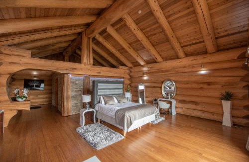 Bathgate Ski Chalet | The Log Cabins at The Vu