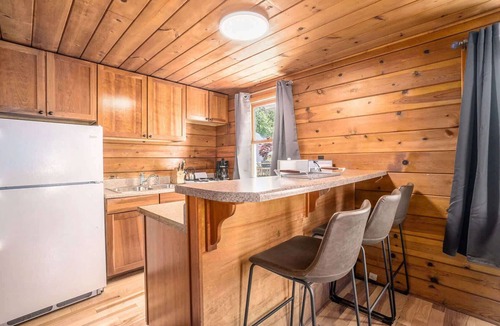 Grand Haven Apartment | The Log Haven at Grand Harbor 108-2