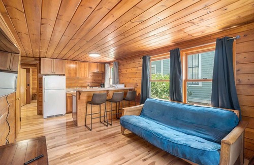 Grand Haven Apartment | The Log Haven at Grand Harbor 108-2