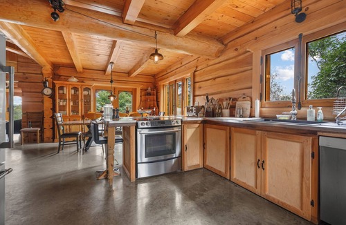 Sainte-Marie Ski Chalet | The log house