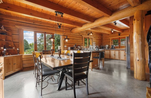 Sainte-Marie Ski Chalet | The log house