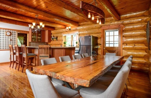Wellington House | The Log House - Wellington - with Fast Wifi