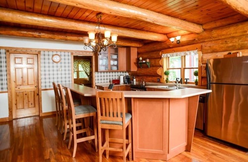 Wellington House | The Log House - Wellington - with Fast Wifi