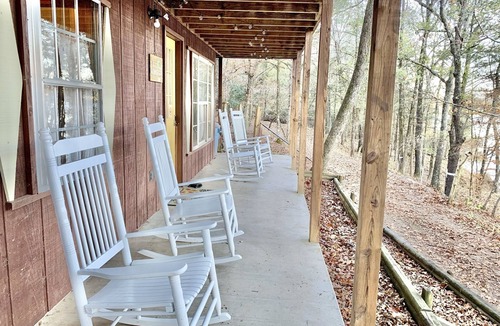 Alix House | The Loggerhead Cabin and Shell Shack hangout at Turtle Cove Cabins