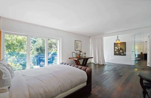 Beverly Glen House | The London - Beautiful Theatre and pool