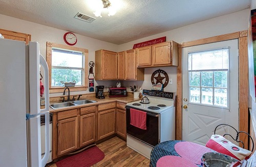 Carmine Bed & Breakfast | The Lonestar Cottage- Solid Rock Ranch