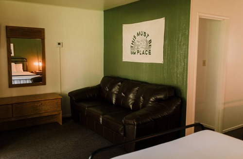 Long Barn Cabin | The Long Barn Lodge - Double Queen Room with Sofa Sleeper