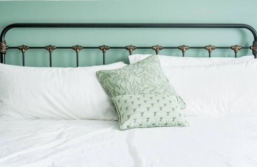 Daniels Hill Apartment | The Long Run | 2 CA King Size Beds | Sleeps 8-10