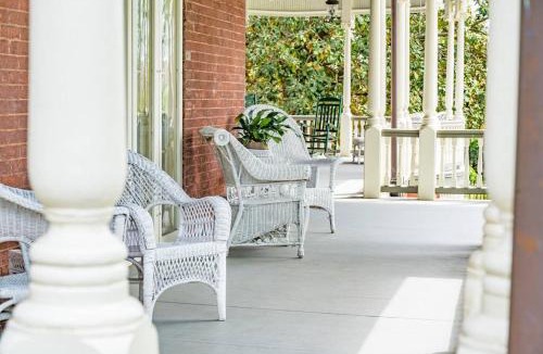 Daniels Hill Apartment | The Long Run - 2 CA King Sized Beds+ - Sleeps 8-10