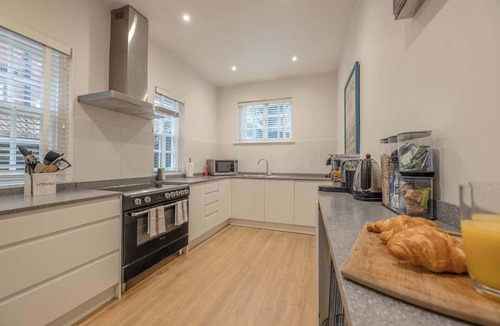 Windsor City Centre House | The Long Walk: 3Bed & Garden