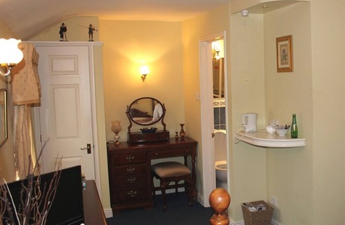 East Dereham Hotel | The Longham White Horse