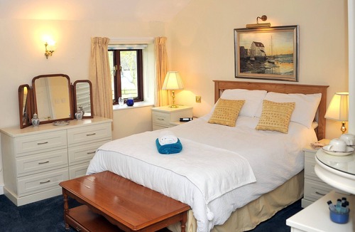 East Dereham Hotel | The Longham White Horse