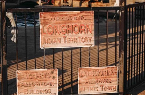 Hoyt House | The Longhorn Ranch