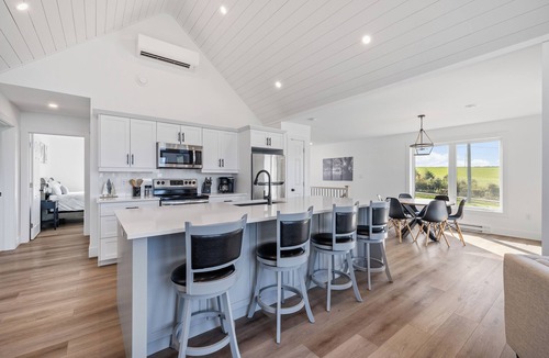 Granville House | The Lookout - Executive Waterview Home