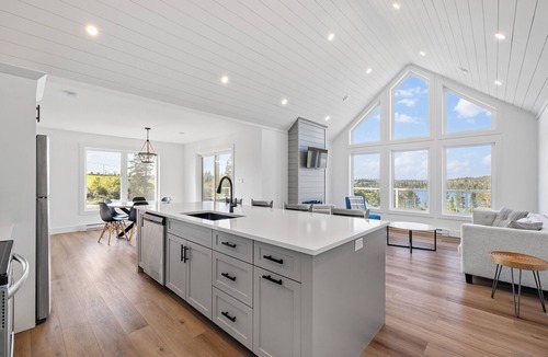 Granville House | The Lookout - Executive Waterview Home