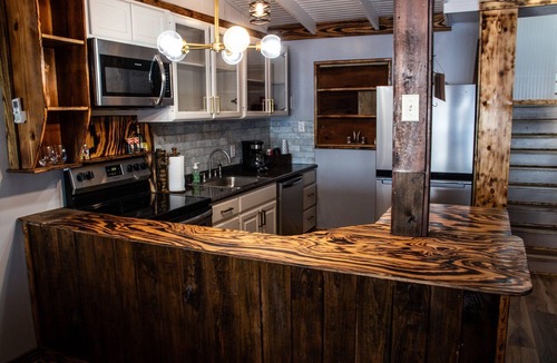 Avinger House | The Lookout Lake House