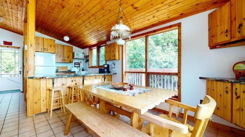 Northern Bruce Peninsula Ski Chalet | The Lookout - Waterfront Bliss near Tobermory