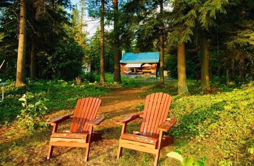 Thorne Cottage | The Loon Call: Gorgeous Lakefront Family Cottage