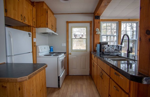 Big Chute Cottage | The Loon Muskoka Cabin - TeaLakeCottages