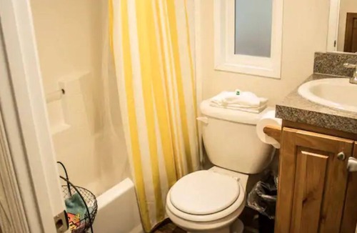 Roseburg Cabin | The Looney Tunes Tiny House