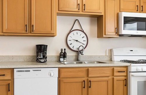 University City House | "The Loop" 10min walk: Restaurants + Bars, Wash U