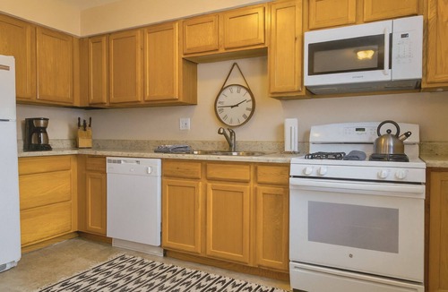 University City House | "The Loop" 10min walk: Restaurants + Bars, Wash U