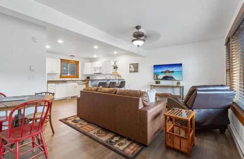 Grand Lake Apartment | The Loose Moose Lodge