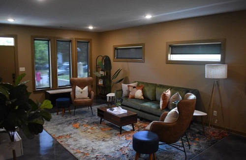 Pettaway House | The Lorax Lounge Welcomes You