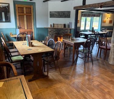 Abbess Roding Hotel | The Lord Raglan