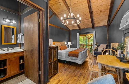 Sautee Nacoochee Bed & Breakfast | The Lost Compass - Suite #4 - Cozy Cabin Retreat