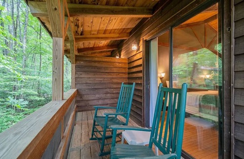 Sautee Nacoochee Bed & Breakfast | The Lost Compass - Suite #4 - Cozy Cabin Retreat