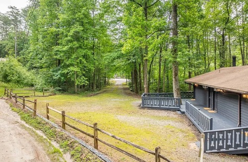Sautee Nacoochee Bed & Breakfast | The Lost Compass - Suite #4 - Cozy Cabin Retreat