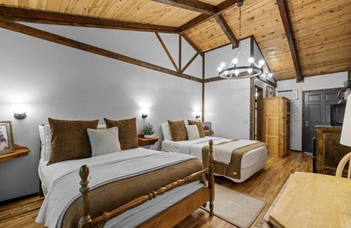 Sautee Nacoochee Bed & Breakfast | The Lost Compass - Suite #3 - Cozy Cabin Retreat