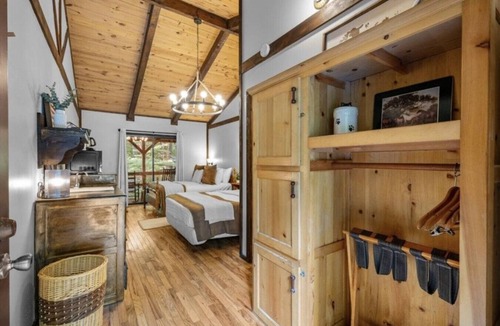 Sautee Nacoochee Bed & Breakfast | The Lost Compass - Suite #3 - Cozy Cabin Retreat