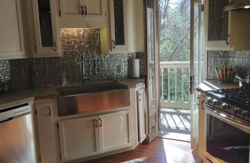 Eureka Springs Historic District House | The Lotus Manor House