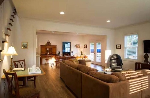 Thunderbolt House | The Louis Street Cottage in charming Thunderbolt Georgia.