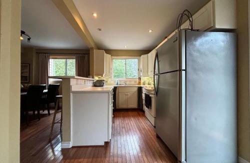South Bruce Peninsula House | The Louise - Artistic Haven by the Beach